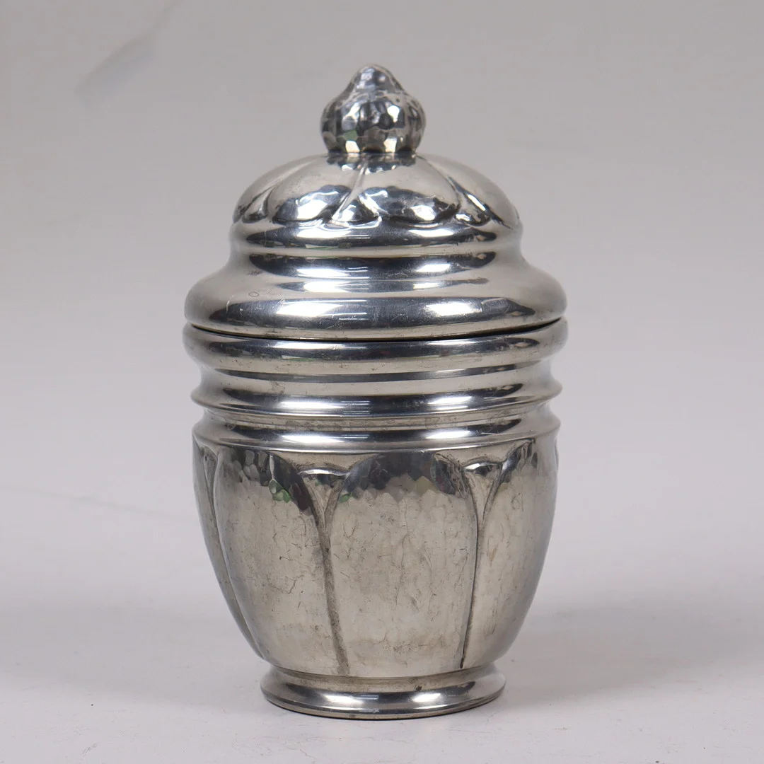 LOCKURNA, tenn, Dansk Kunst Tin, 1900-talets första hälft. — Pewter, Brass & Copper — Markus Auktioner