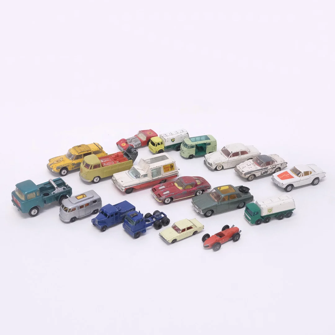 MODELLBILAR, 18 STYCKEN. — Toys — Björnssons Auktionskammare