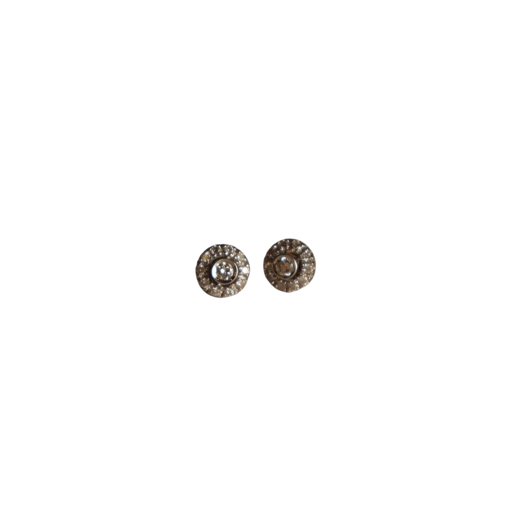 Pendientes rosetón en oro blanco con diamantes. — Earrings — Barcelona Auctions