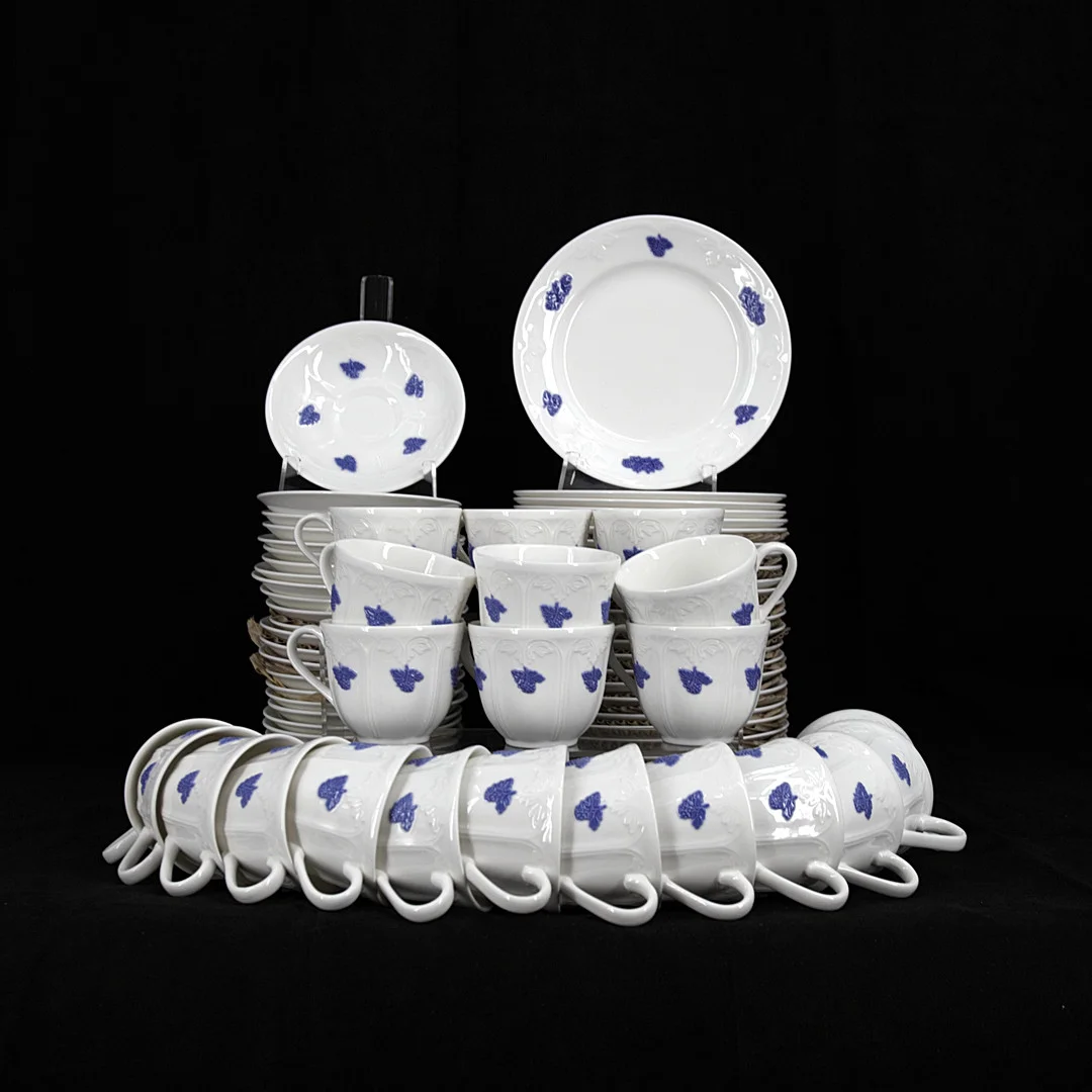 KAFFESERVIS, 69 delar, "Blå Blom", porslin, Gustavsberg och Rörstrand. — European — Höganäs Auktionsverk