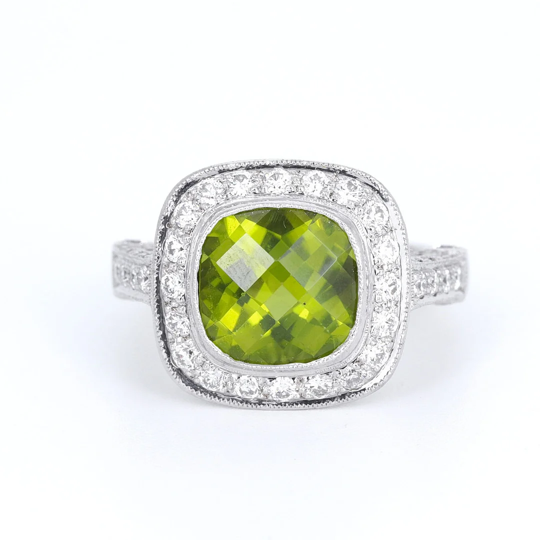 18CT GOLD DIAMOND & PERIDOT RING. — Rings — Chalkwell Auctions