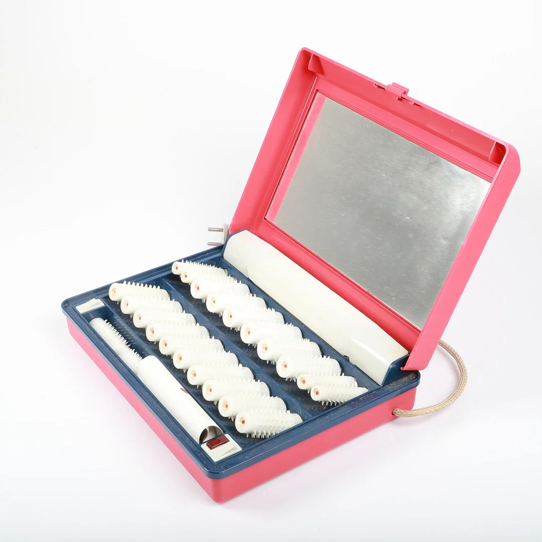 CARMEN CURLERS, elektriska hårspolar, Danmark, 1960/1970-tal. — Modern consumer electronics — Helsingborgs Auktionskammare