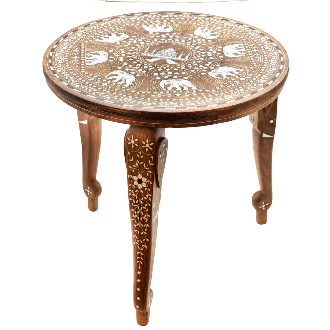 Indiskt sidbord, shesham, med vit intarsia. — Tables — Norrlands Auktionsverk