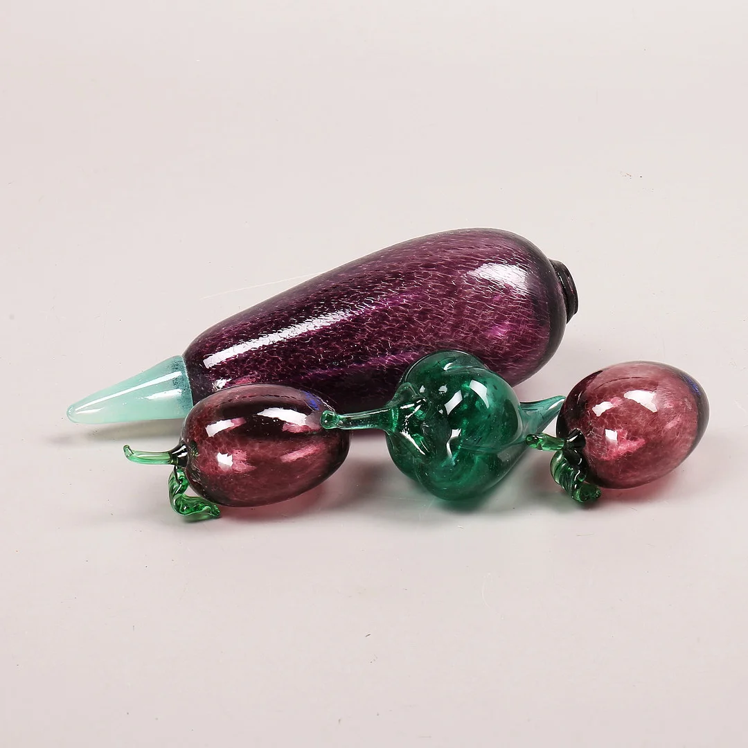 FIGURINER, 4 st, frukter, glas, bla Gunnel Sahlin, 1990-tal. — Art glass — Växjö Auktionskammare