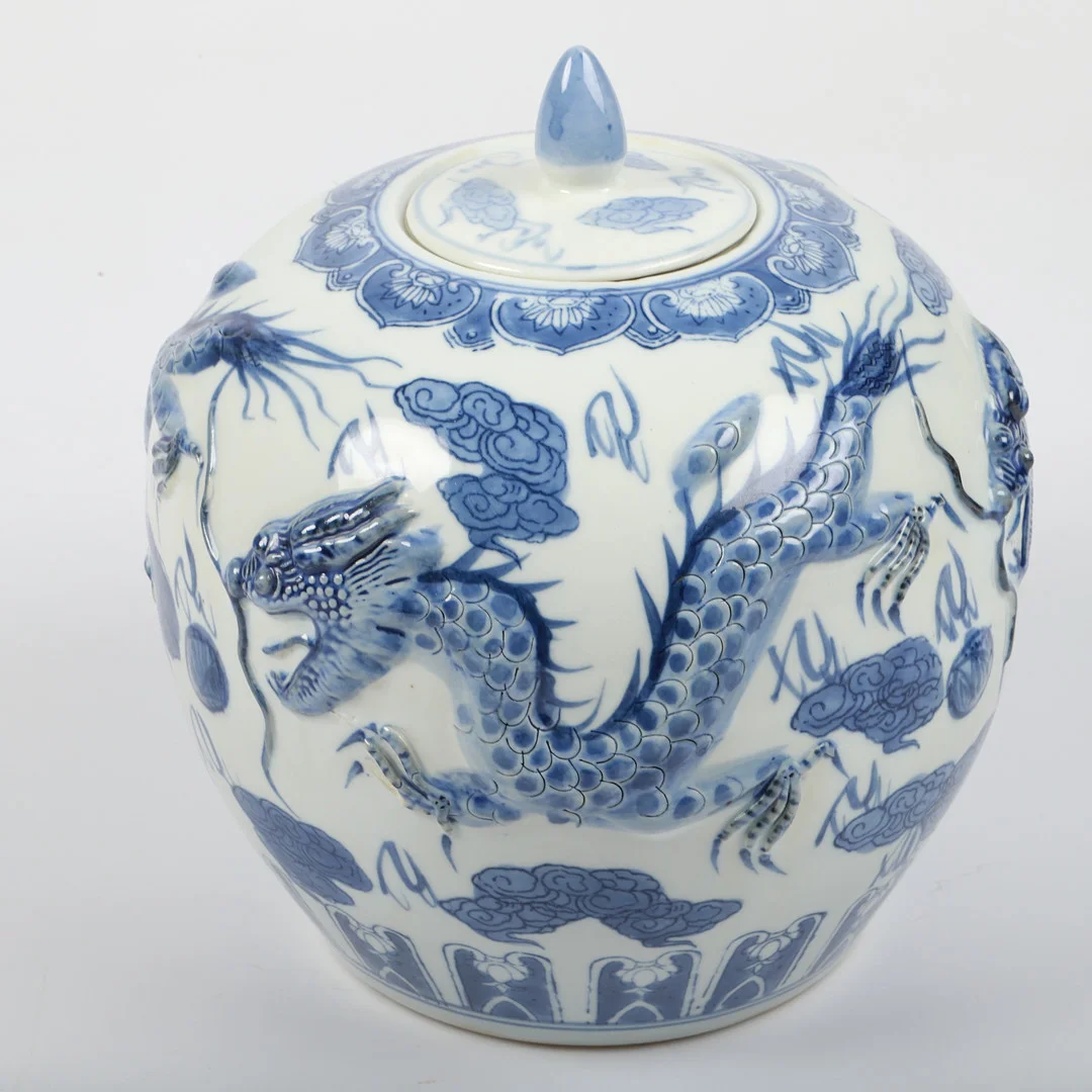 BOJAN MED LOCK, dekor med drakar, porslin, 1900-tal. — Oriental — Helsingborgs Auktionskammare
