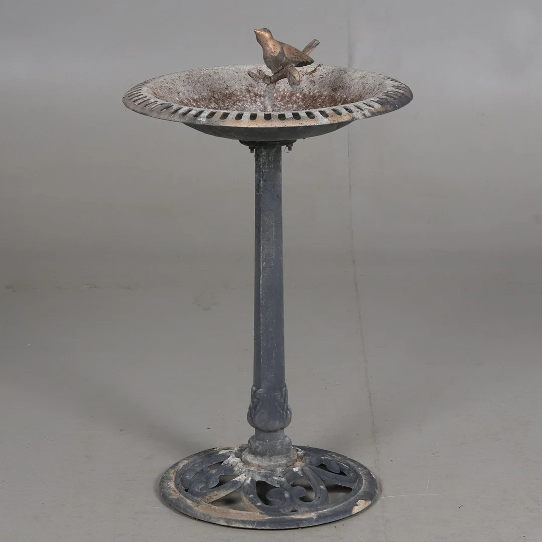 FÅGELBAD, aluminium, 1900-tal. — Garden Sculptures & Urns — Örebro Stadsauktioner