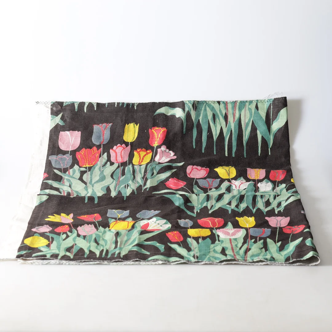 JOSEF FRANK. Tyg/stuvbit, "Tulpaner", Firma Svenskt Tenn. — Textiles — Gomér & Andersson Nyköping
