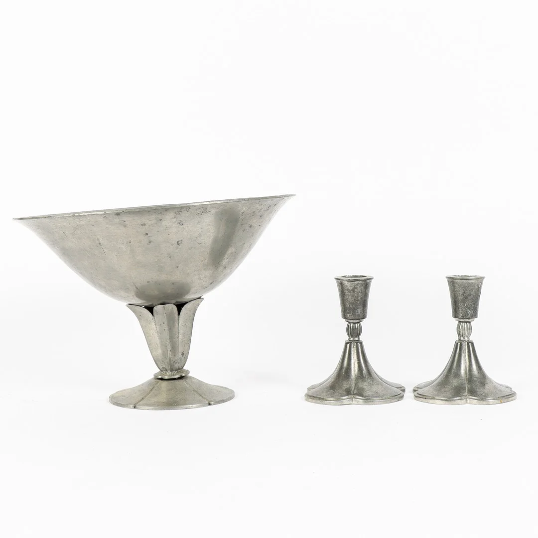 SKÅL OCH LJUSSTAKAR tenn, Just Andersen. — Pewter, Brass & Copper — Karlstad Hammarö Auktionsverk