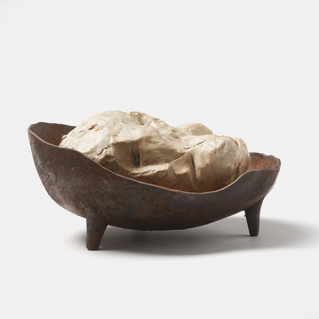 TORSTEN RENQVIST. Liggande huvud i skål. — Sculptures & Bronzes — Stockholms Auktionsverk Sickla