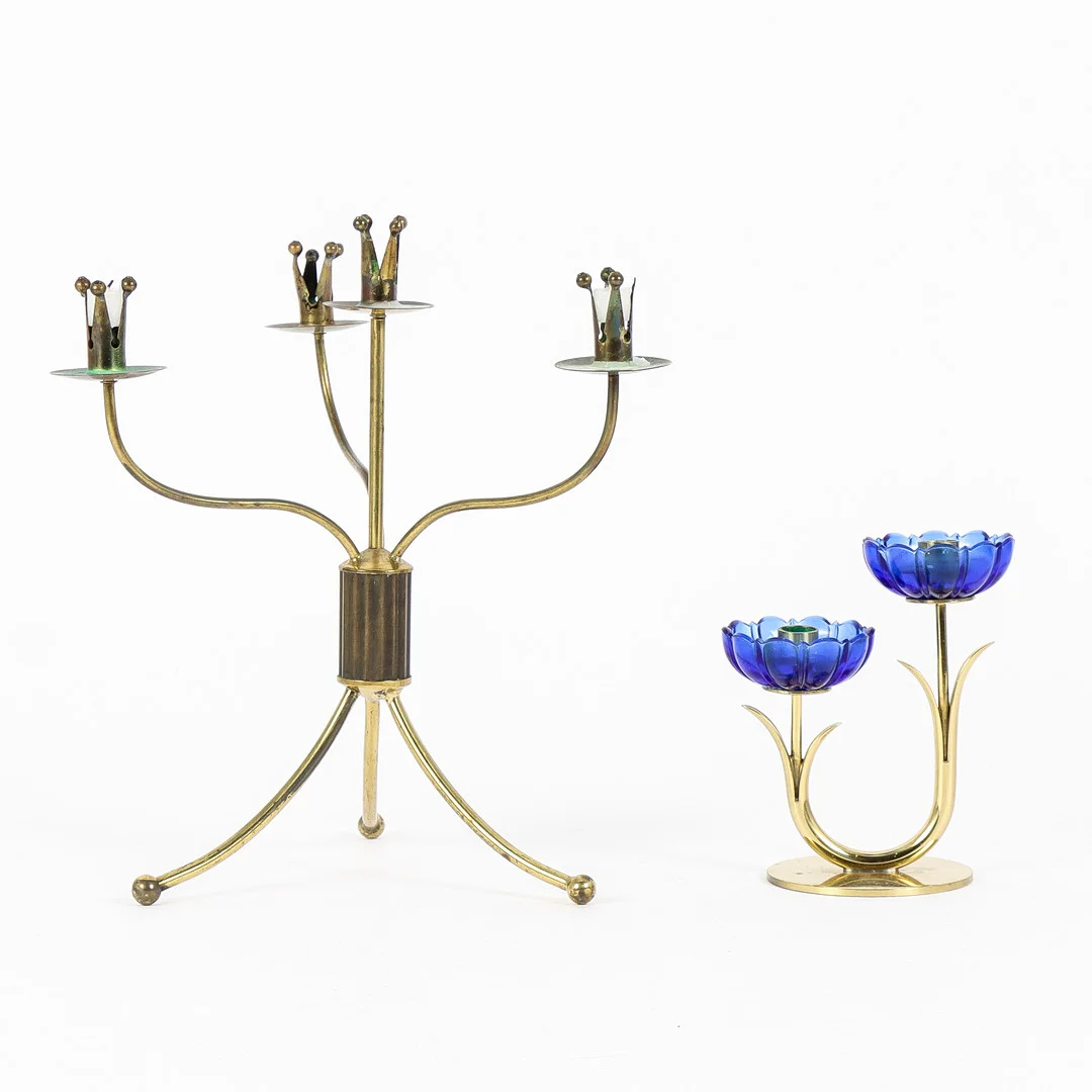 LJUSSTAKAR 2 stycken mässing. — Pewter, Brass & Copper — Karlstad Hammarö Auktionsverk