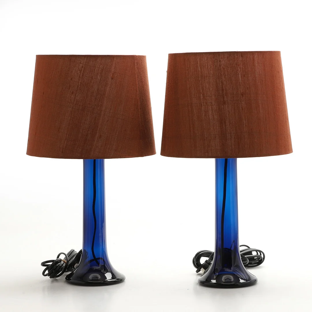 UNO & ÖSTEN KRISTIANSSON. BORDSLAMPOR, ett par, Luxus, Vittsjö. — Table Lamps — Crafoord Auktioner Malmö
