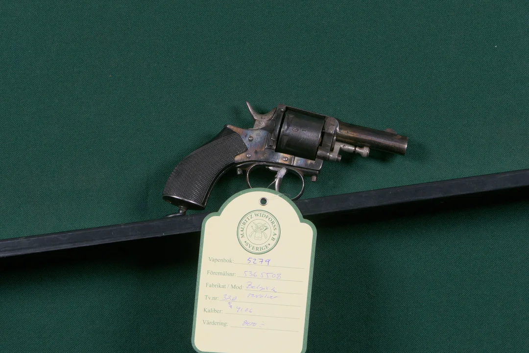 Belgisk revolver kal. 320 #4106 SE1237851. — Revolvers — Mauritz Widforss