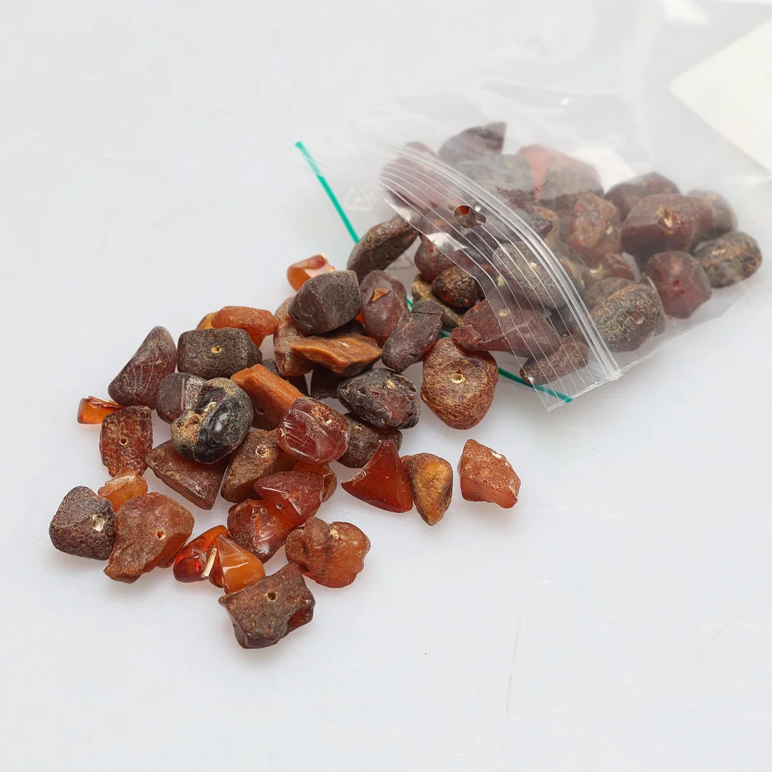 PARTI OBEHANDLAD BÄRNSTEN. Sverige, ca 45gram. — Gemstones — Gomér & Andersson Jönköping