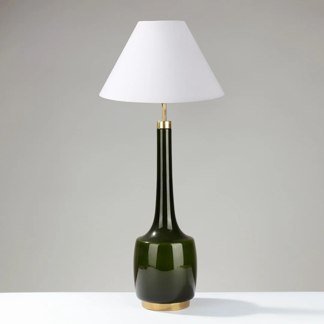 SVEND AAGE HOLM SØRENSEN (1913-2004). Kastrup / Holmegaard, bordlampe af olivengrønt glas, 1960'erne Danmark. — Table Lamps — Palsgaard Kunstauktioner
