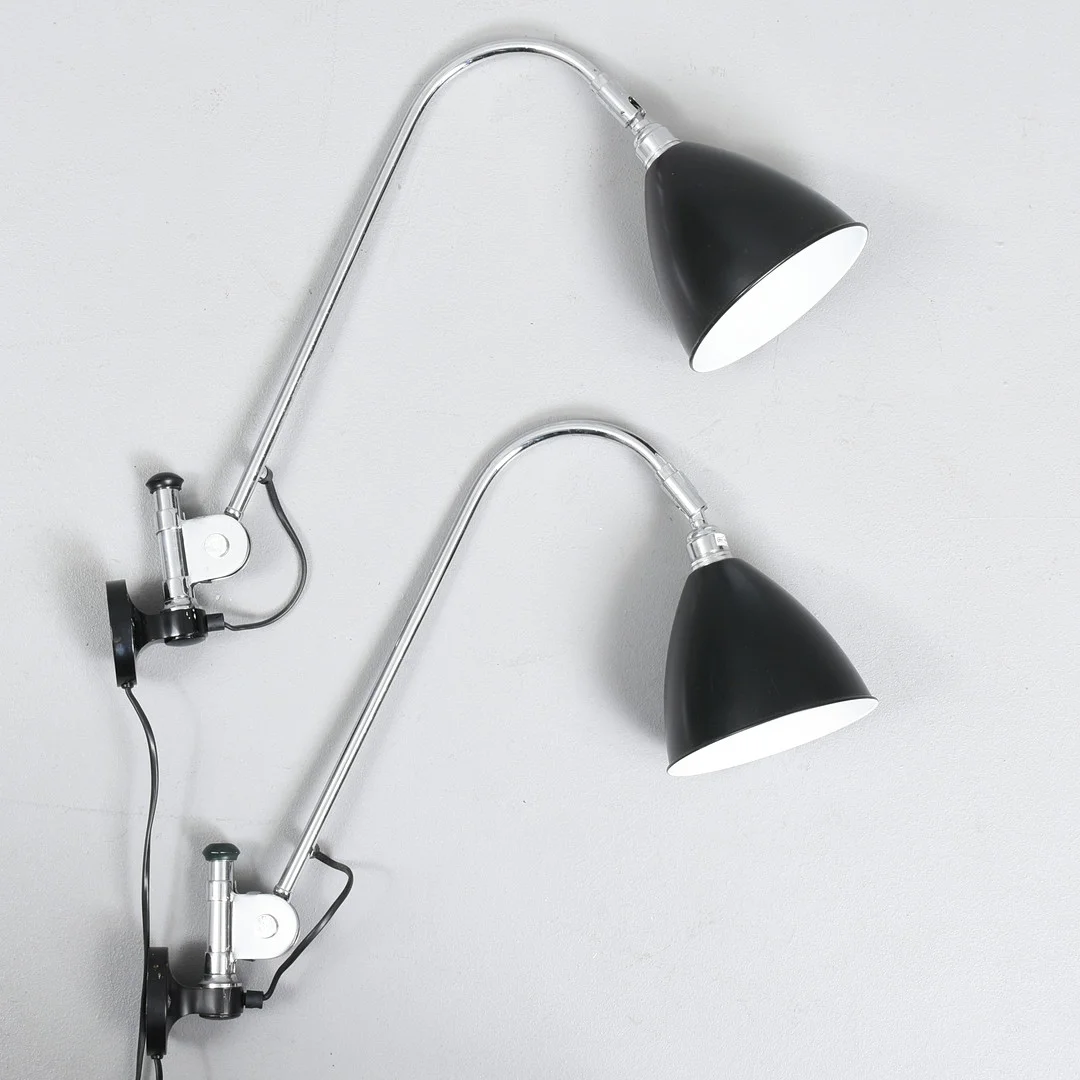 ROBERT DUDLEY BEST. Et par "BestLite" væglampe, sort skærm, krom. Best & Lloyed Limited. Designet i 1930. England. (2). — Wall Lights — Sørensen Auktioner