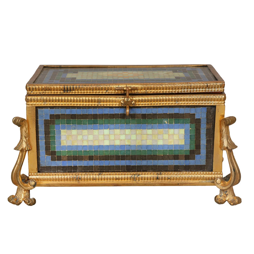 A 19TH CENTURY MICRO MOSAIC CASKET. — Bowls & Boxes — Bishop & Miller