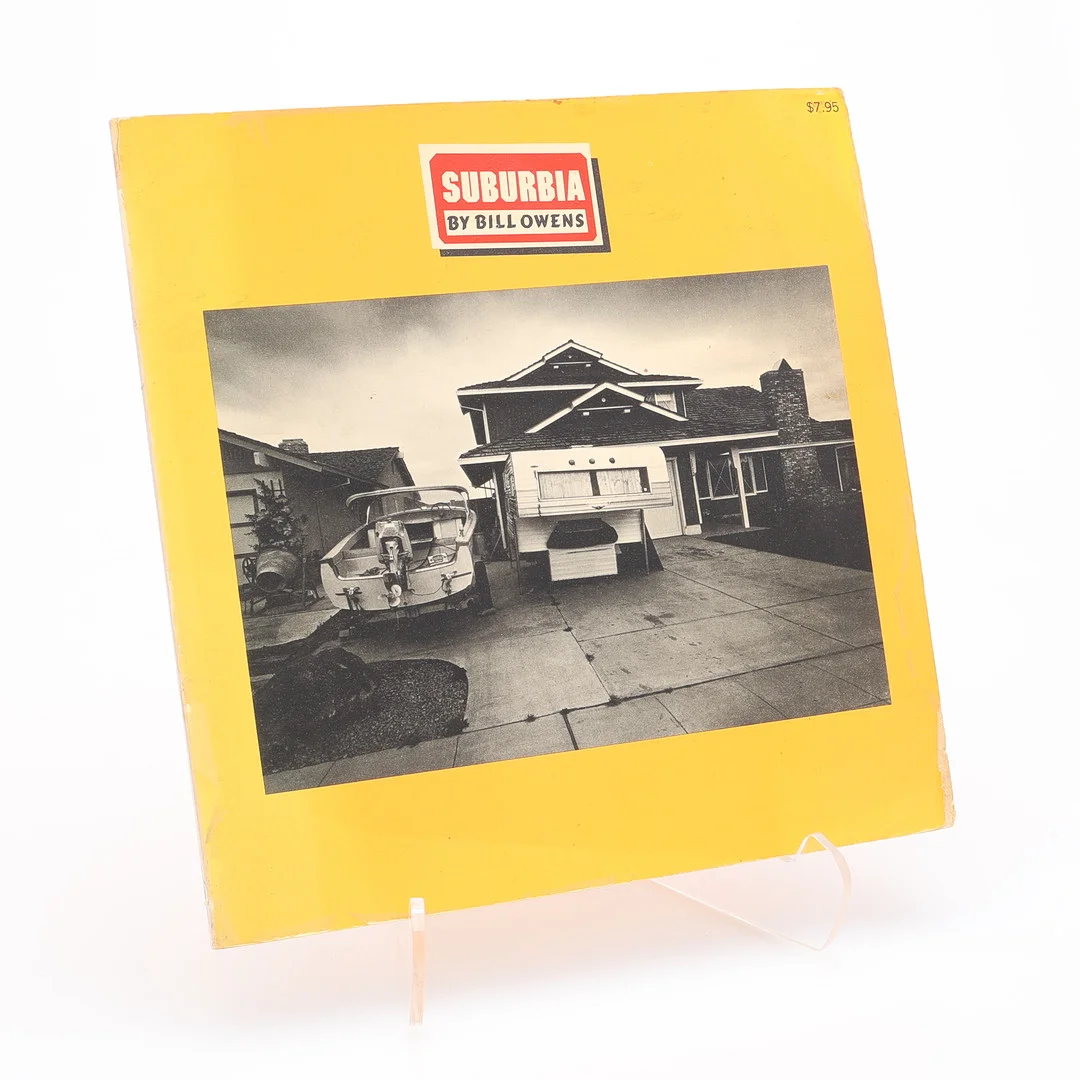 BILL OWENS "SUBURBIA", 1974. — Books — Crafoord Auktioner Lund