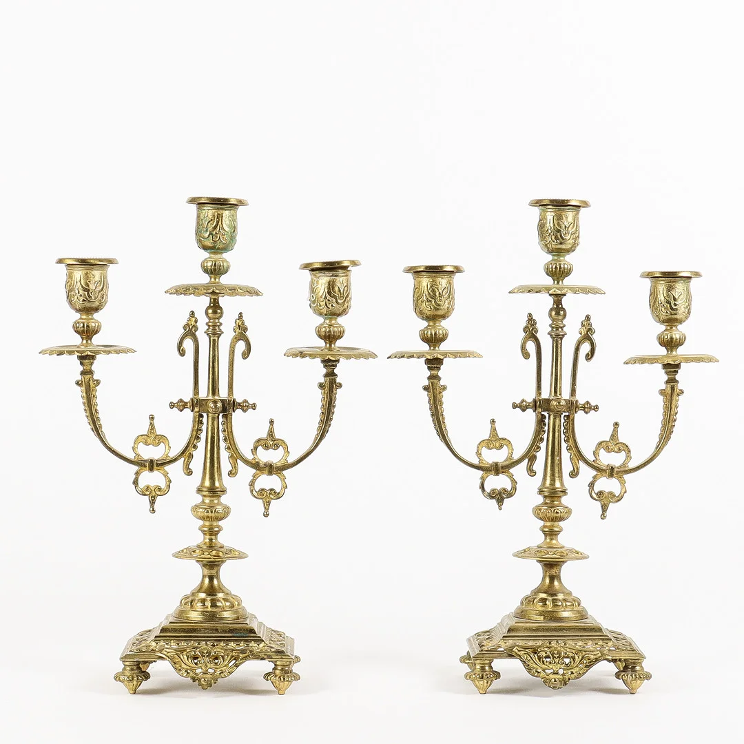 KANDELABRAR, ett par, mässing, 1900-tal. — Candlesticks — Karlstad Hammarö Auktionsverk
