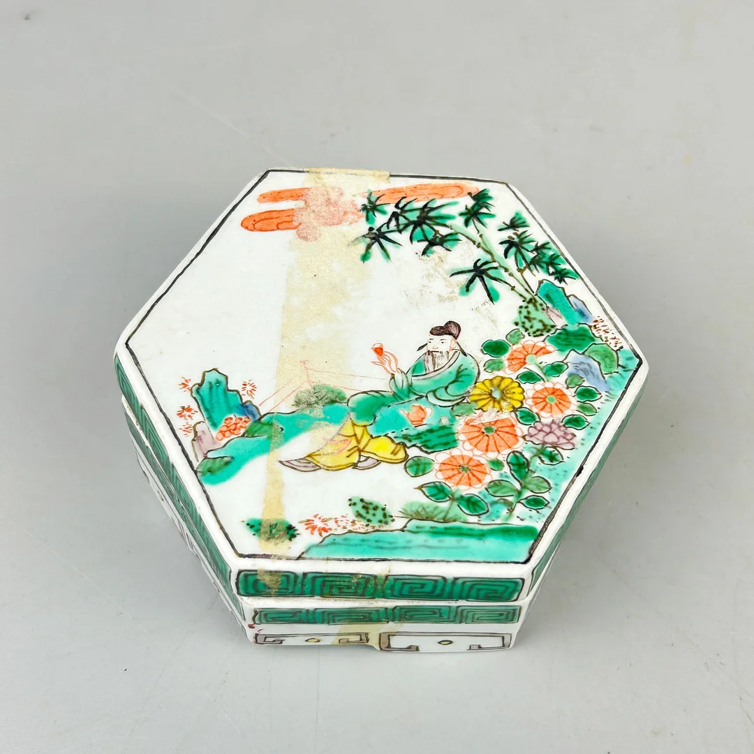 WUCAI DECORATED TRINKET BOX. — Ceramics & Porcelain — Chalkwell Auctions