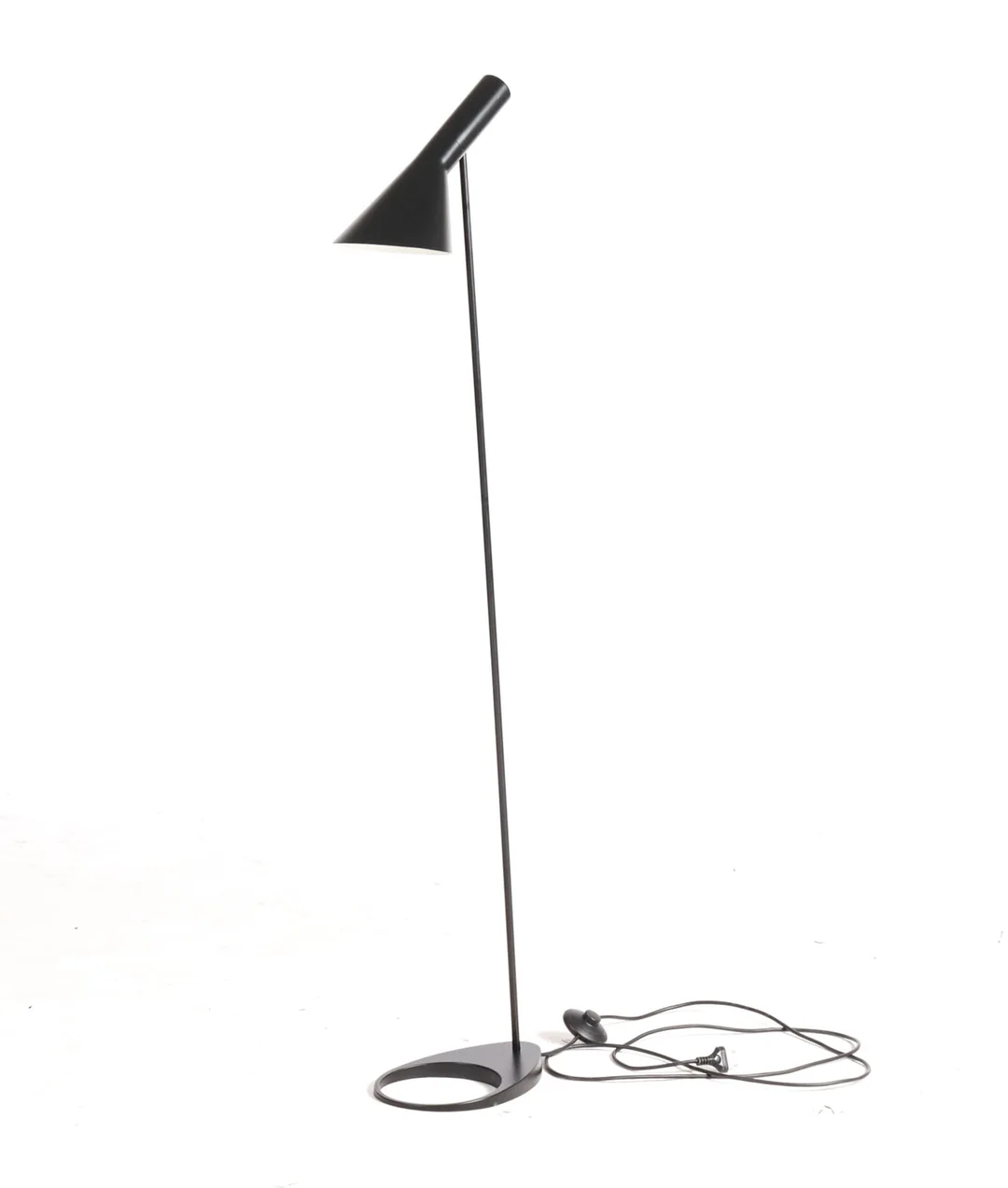 Arne Jacobsen. Floor lamp, model AJ floor, black — Lamps and lighting/Floor lights — Lauritz