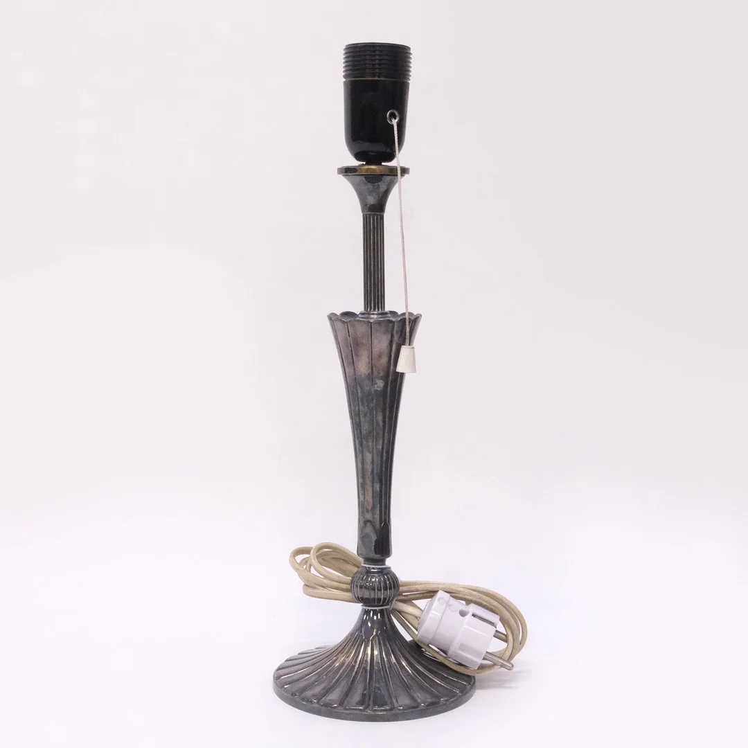BORDSLAMPA, NYSILVER. — Table Lamps — Björnssons Auktionskammare