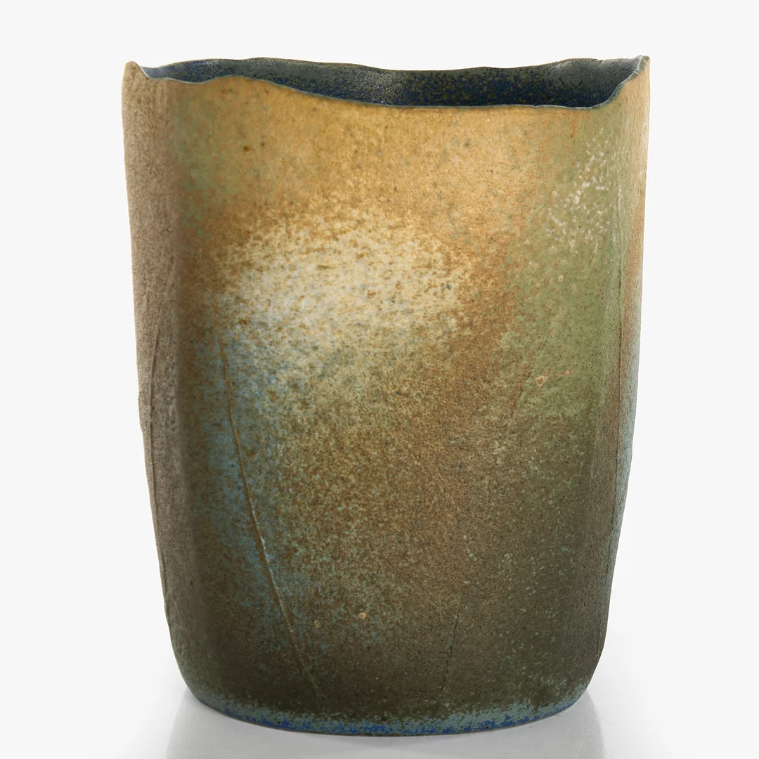 HELLE VIDEVIK (ESTLAND, F. 1945). Helle Videvik, Vas, signerad och daterad Tallinn 1996. — Ceramics & Porcelain — Crafoord Auktioner Stockholm