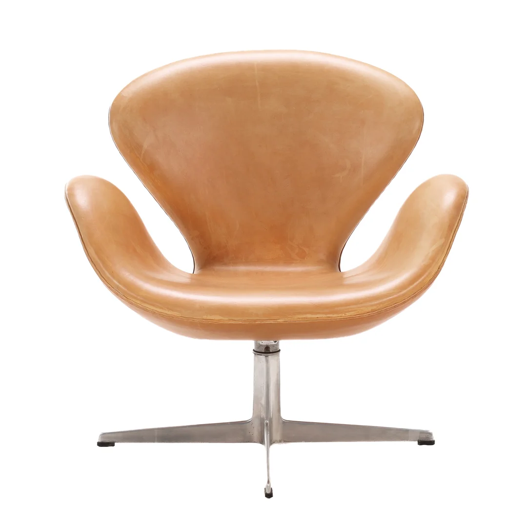 Arne Jacobsen (1902-1971) for Fritz Hansen: Lounge armchair 'The Swan', model 3320, 1966. Professionally reupholstered with cognac-colored aniline leather, — Furniture/Lounge chairs — Lauritz