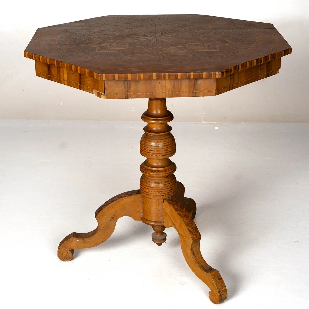 PELARBORD, "Sorrento", Italien, 1800-talets andra hälft. — Tables — Norrlands Auktionsverk