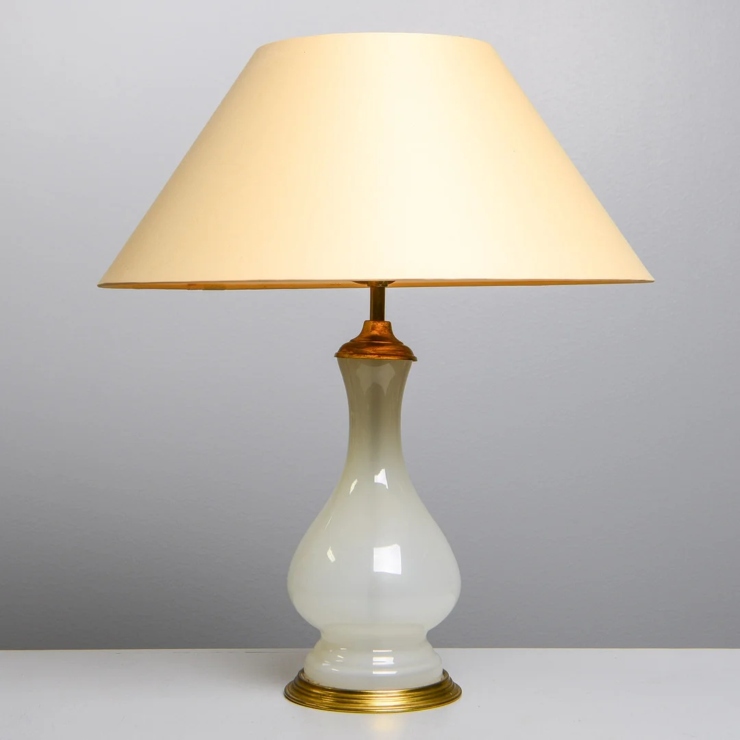 JOSEF FRANK. Bordslampa, modell 2583, Firma Svenskt Tenn. — Table Lamps — Formstad Auktioner