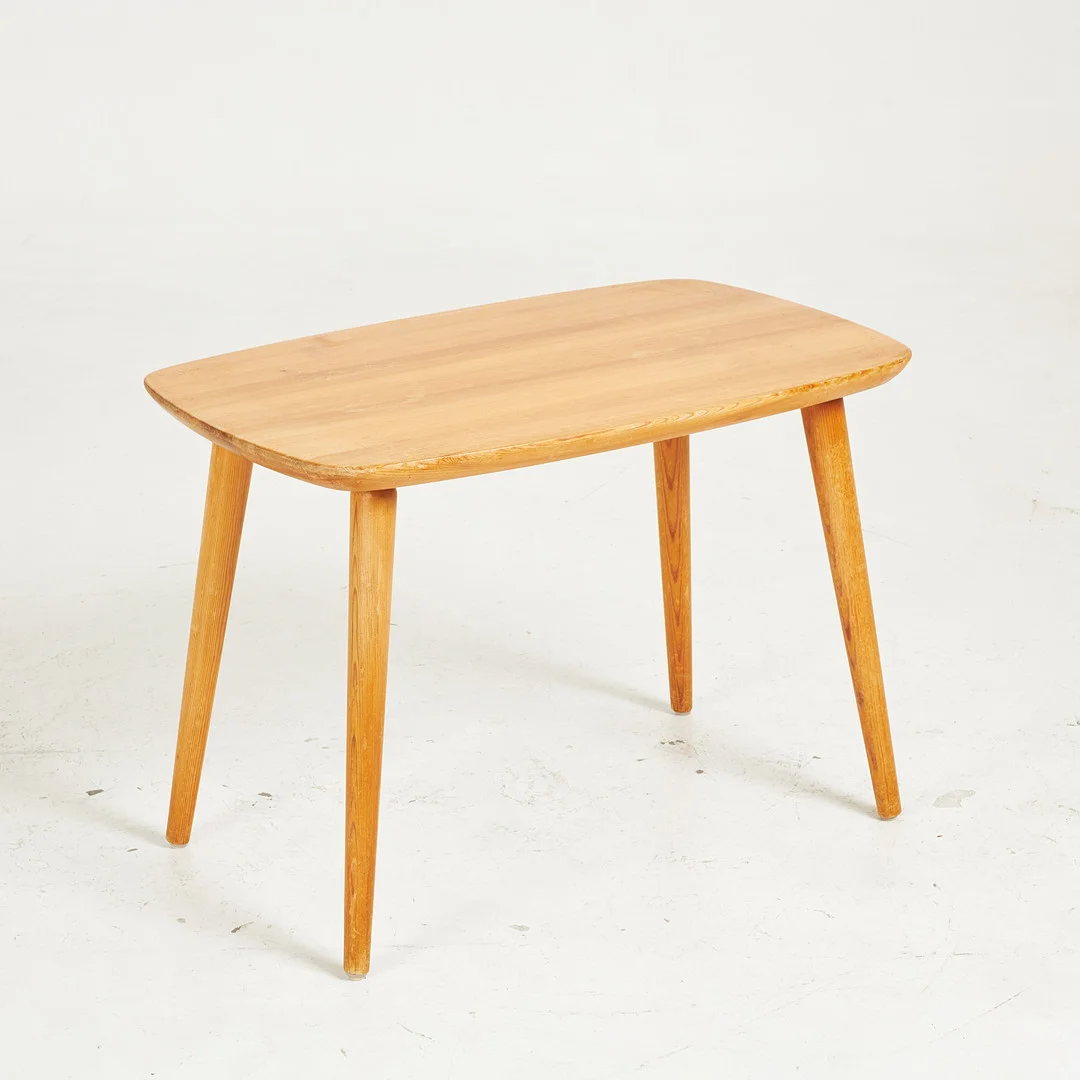 GÖRAN MALMWALL. SOFFBORD, Svensk Fur, furu, ca 1940-tal, brännmärkt. — Coffee Tables — Stockholms Auktionsverk Sickla