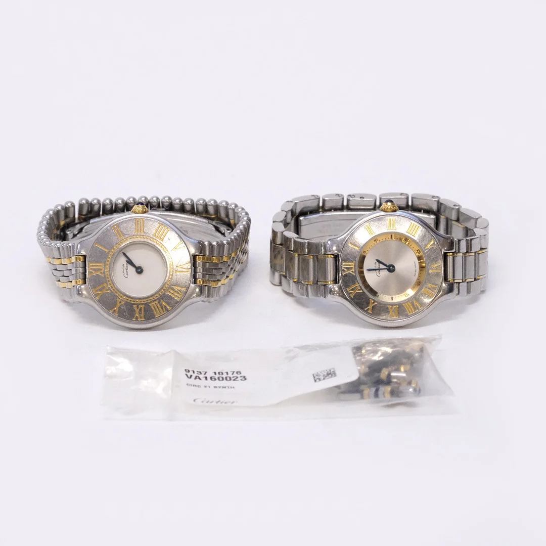 DAMARMBANDSUR, TVÅ STYCKEN, CARTIER, MUST 21. — Wristwatches — Björnssons Auktionskammare