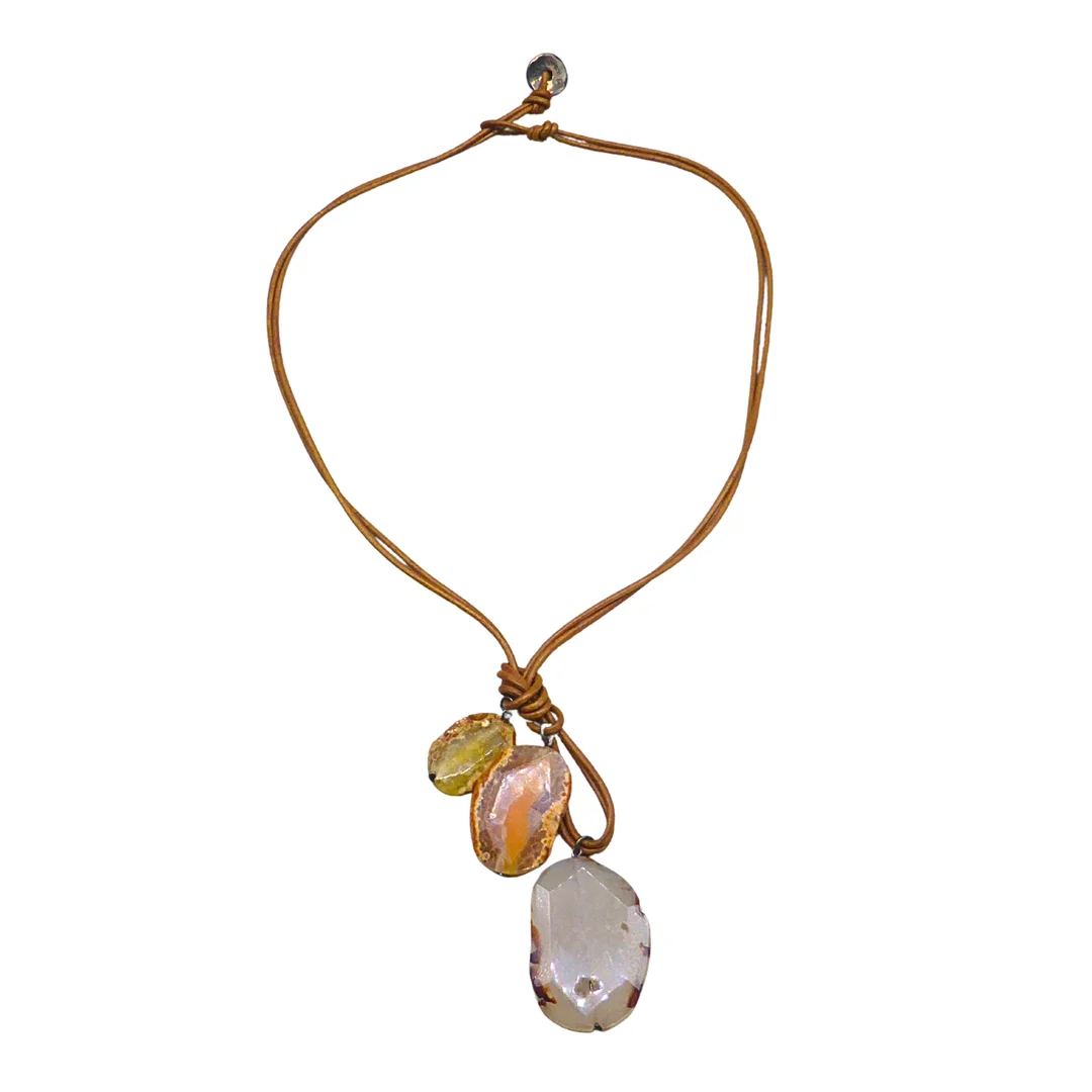 ATHENS PROTASIS LEDERHALSKETTE MIT EDELSTEINANHÄNGERN. — Necklace — Auktionshaus Stuber's Hammerschlag