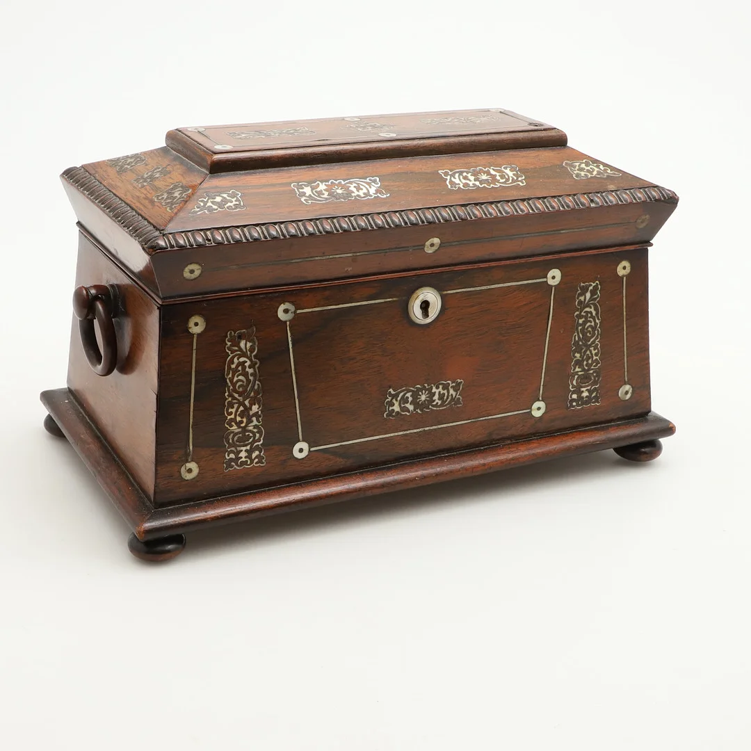 A 19TH CENTURY ROSEWOOD AND MOTHER OF PEARL TEACADDY. — Miscellaneous — Lawrences Auctioneers