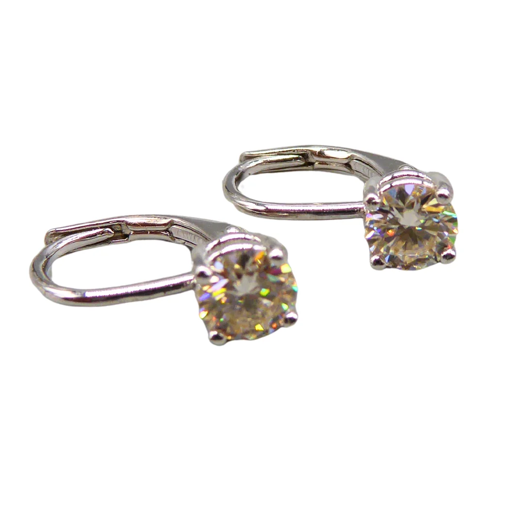 OHRRINGE MIT MOISSANITEN BESETZT AUS 925ER SILBER. — Earrings — Auktionshaus Stuber's Hammerschlag
