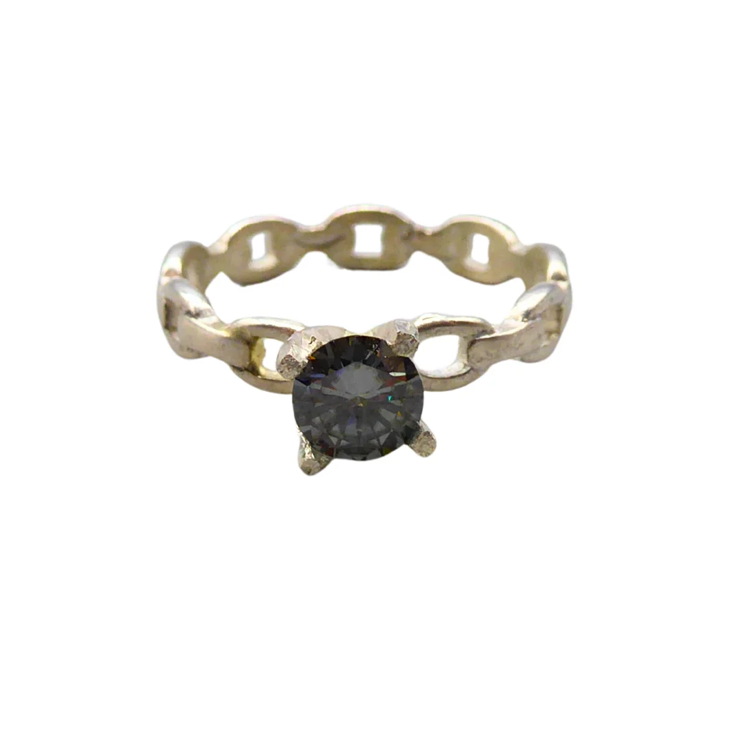 925ER SILBERRING BESETZT MIT EINEM GRAUEN MOISSANITE VON 0,5 CT MIT ZERTIFIKAT. — Rings — Auktionshaus Stuber's Hammerschlag