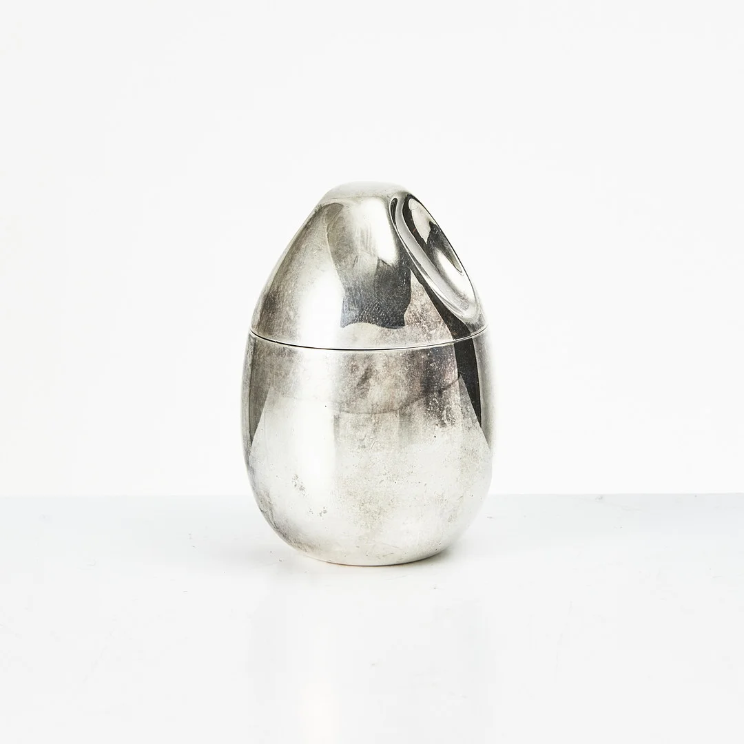 SØREN GEORG JENSEN. Senapsburk, sterlingsilver och emalj, Georg Jensen, Danmark efter 1945. Design nr 965. — Silver — Stockholms Auktionsverk Magasin 5