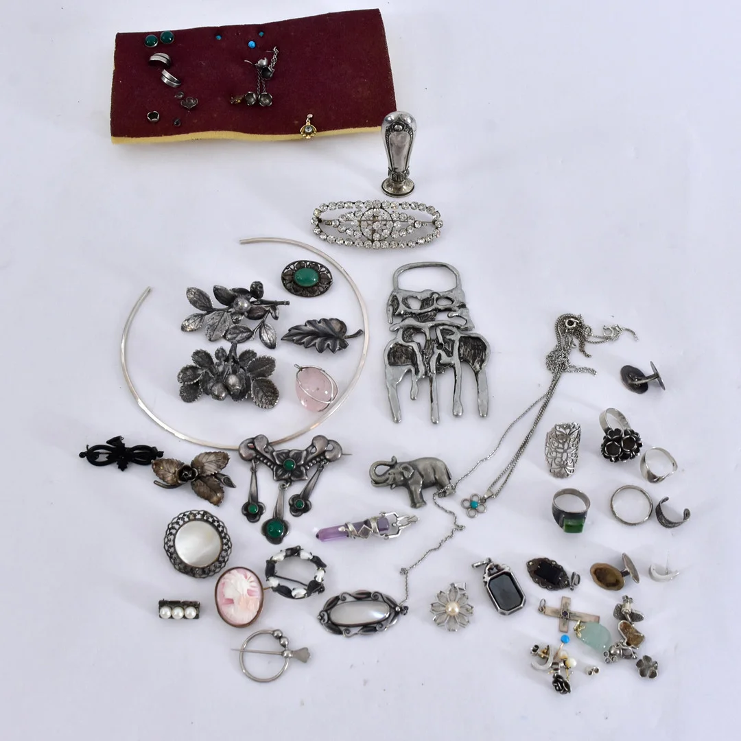 PARTI SMYCKEN, mestadels silver. — Jewellery — Halmstads Auktionskammare
