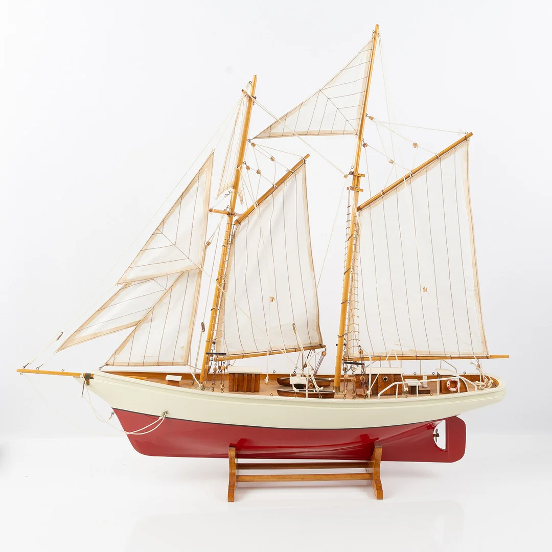 POND YACHT, seglande modell, 2-mastad, bemålat köl, sydda segel, 1900-tal. — Technica & Nautica — Stockholms Auktionsverk Helsingborg