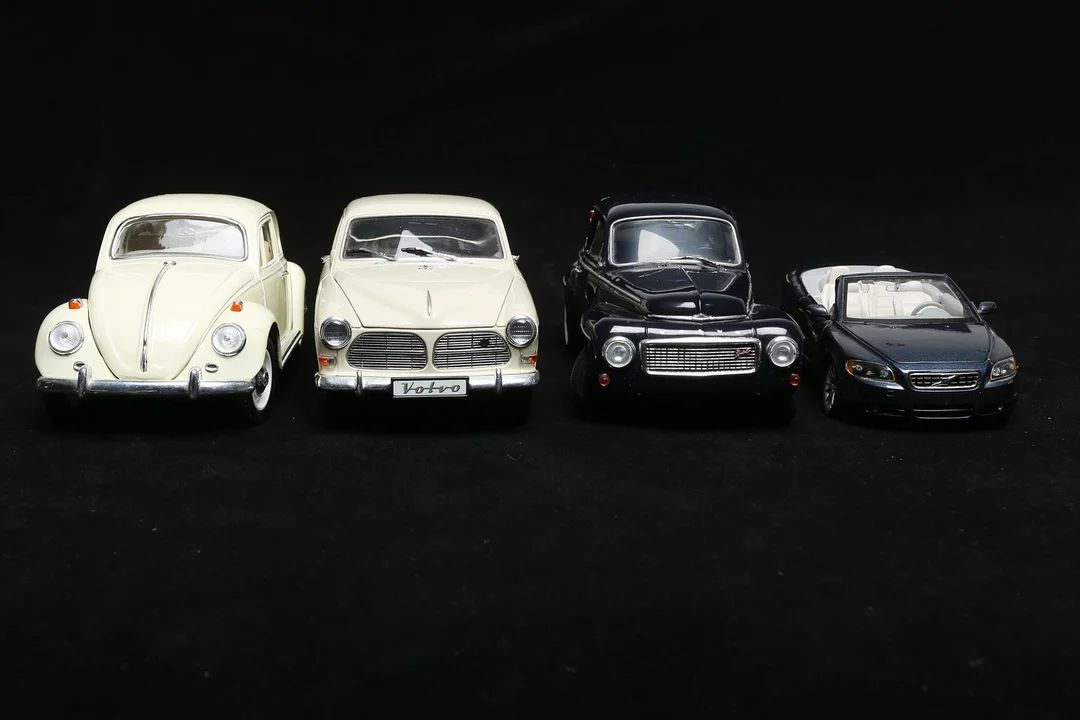 MODELLBILAR, metall/plast, Kina, moderna. — Model cars — Kalmar Auktionsverk