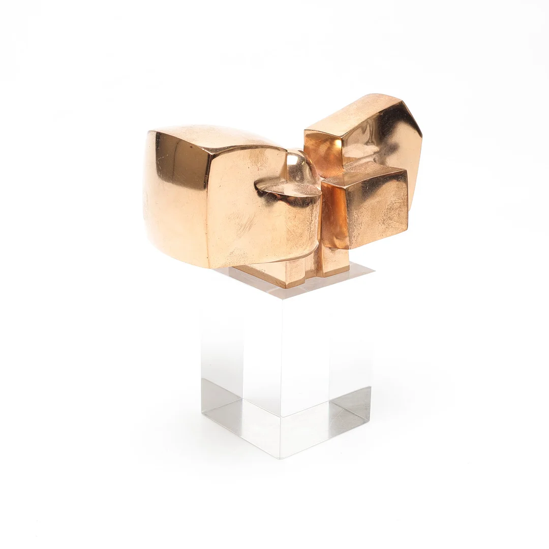 JOSÉ LUIS SANCHEZ. Skulptur, brons och plexiglas, numrerad 1000/320. — Sculptures & Bronzes — Gomér & Andersson Linköping