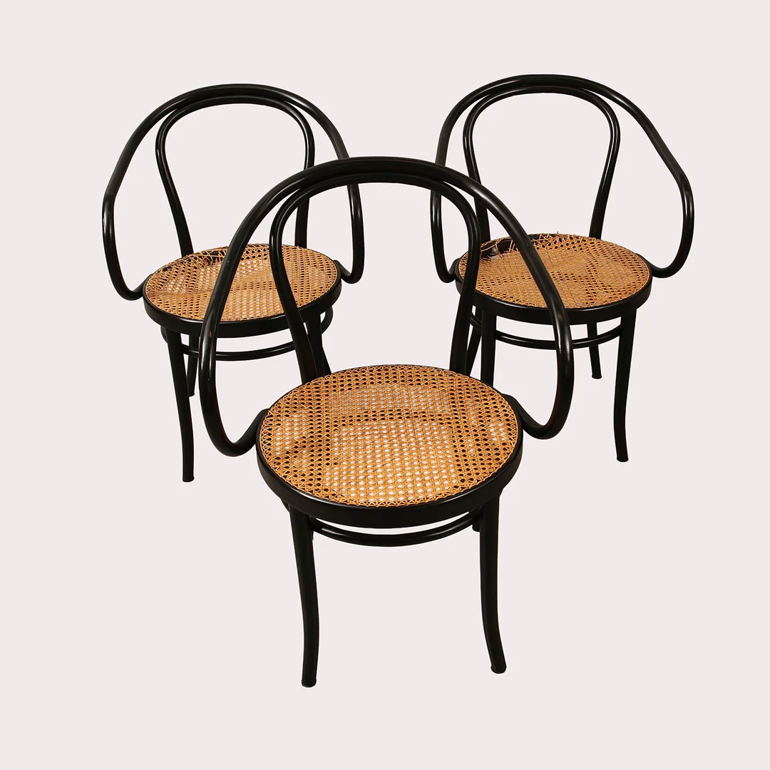 FAMEG, karmstolar, "Thonet No 30", svartbetsat böjträ, sits klädd i rotting, märkta FAMEG. 3 stycken. — Armchairs & Chairs — Limhamns Auktionsbyrå