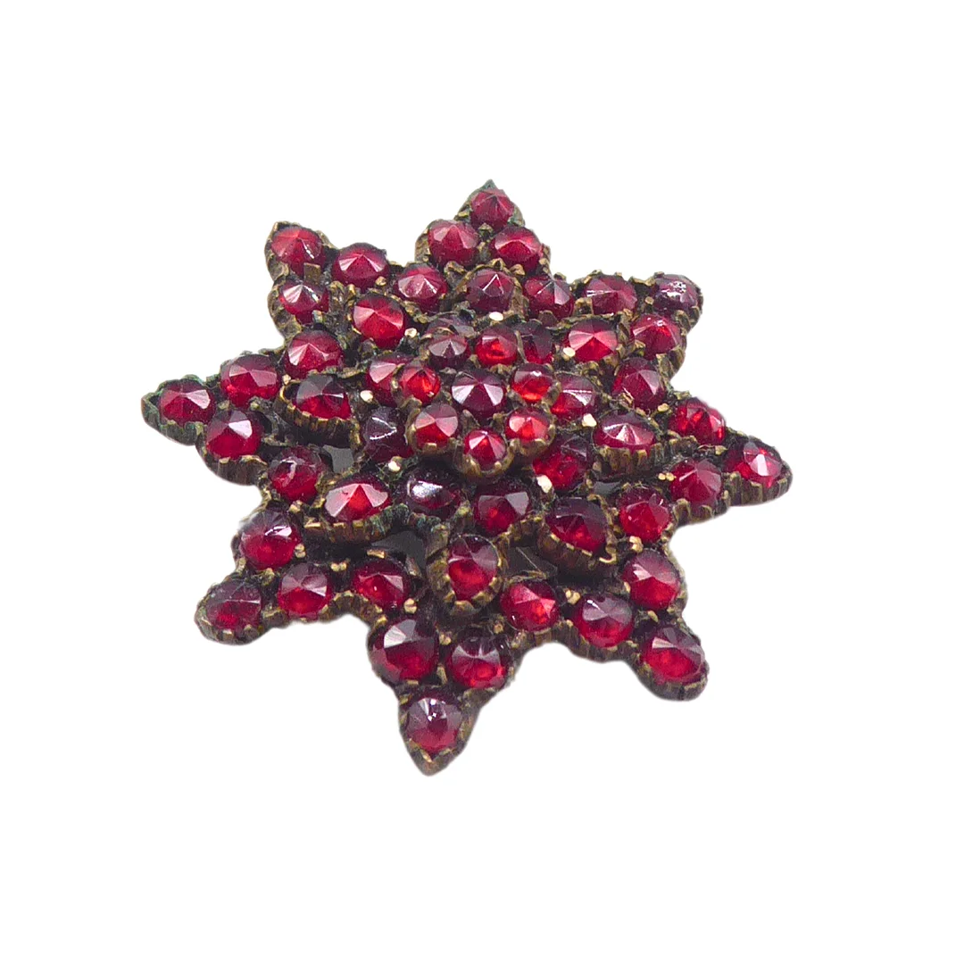 GRANATBROSCHE UM 1890, STERNFORM. — Brooches & Pendants — Auktionshaus Stuber's Hammerschlag