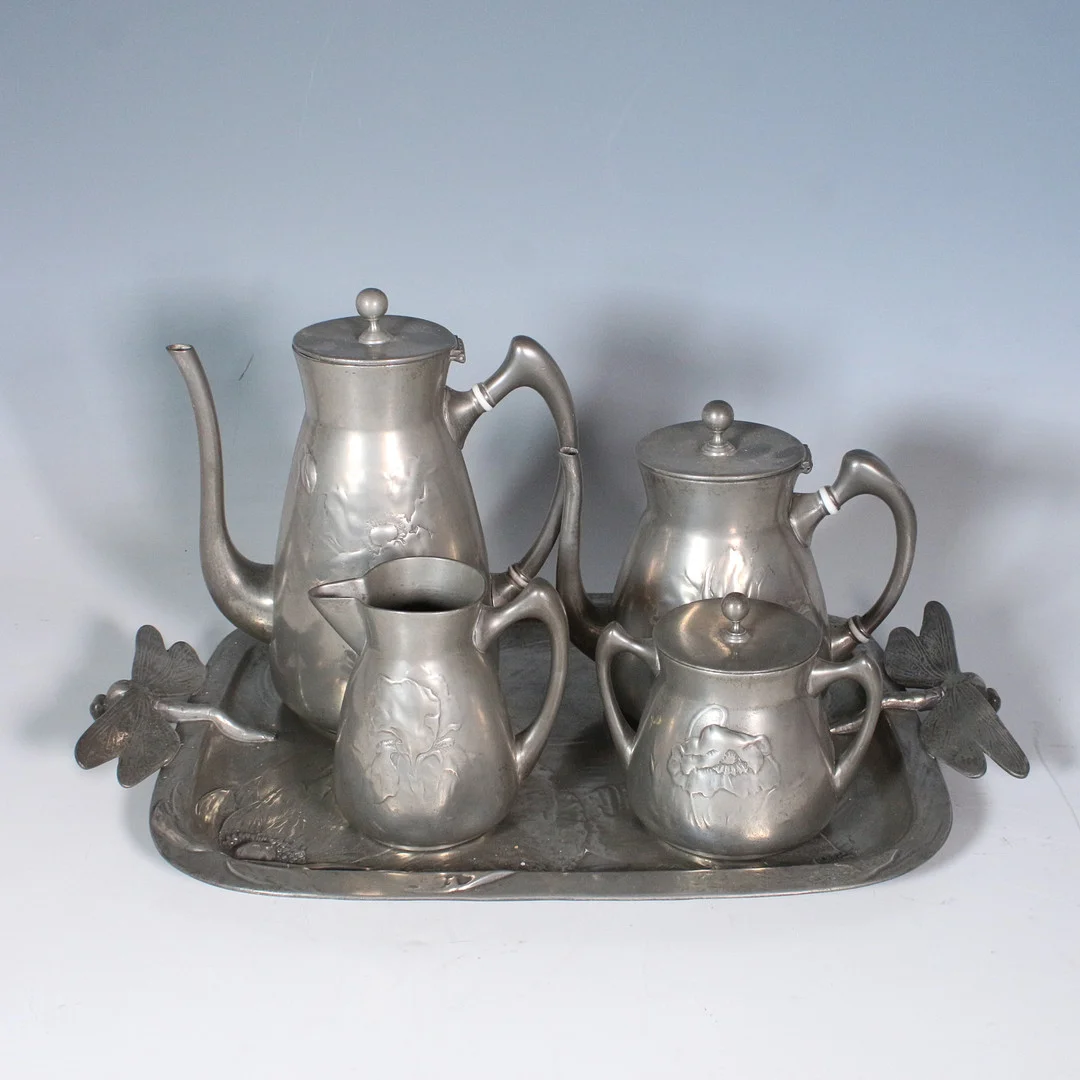 HUGO LEVEN. J. P. Kayser Sohn, Kayserzinn, Jugendstill, fünfteilige Kaffee-und Teeservice um 1900, Deutschland (5). — Pewter, Brass & Copper — Stockholms Auktionsverk Düsseldorf/Neuss