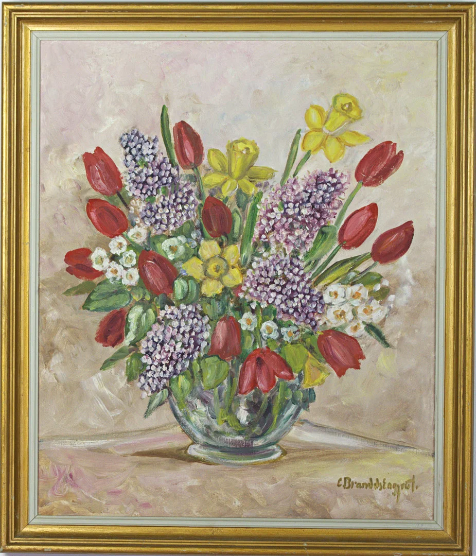 CARIN BRANDEL ENGQVIST. Olja på duk, blomsterstilleben med tulpaner, syren och påskliljor, signerad. — Paintings — Höganäs Auktionsverk