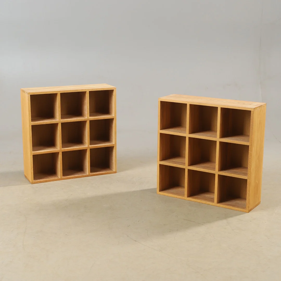 VÄGGHYLLOR, 1 par, ek, 2000-tal. — Cupboards, Cabinets & Shelves — Helsingborgs Auktionskammare