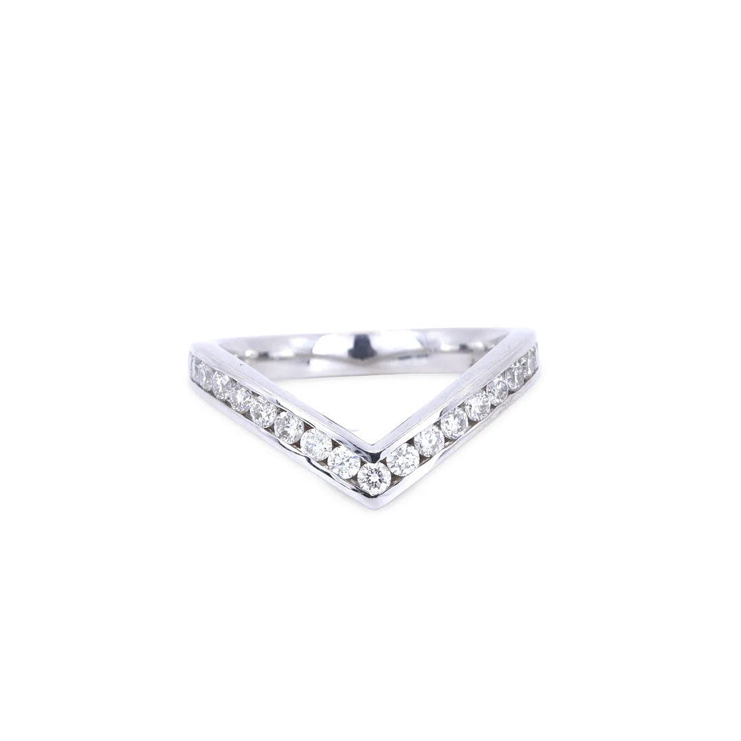 18CT DIAMOND WHISHBONE RING. — Rings — Chalkwell Auctions