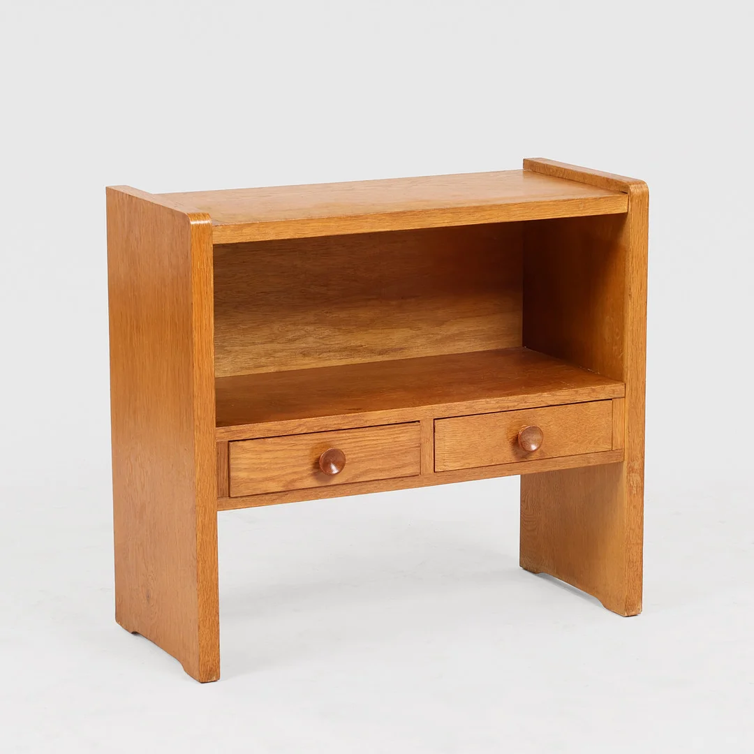Reol fineret med eg med hylde og skuffer, Danmark, ca. 1940'erne. — Cupboards, Cabinets & Shelves — Palsgaard Kunstauktioner