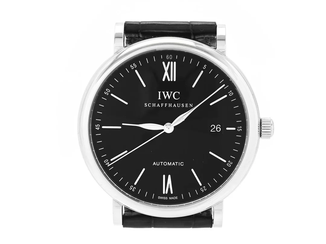 IWC, Schaffhausen, Portofino, Cal 35111, Serie nr. 3771057, Ref nr. IW3565, Boett nr. 5228415, herrur, 40 mm, stål, automatisk, safirglas, datum, läderband, originalspänne, cert, december 2014, box, ytterkartong. — Klockor/IWC — Kaplans