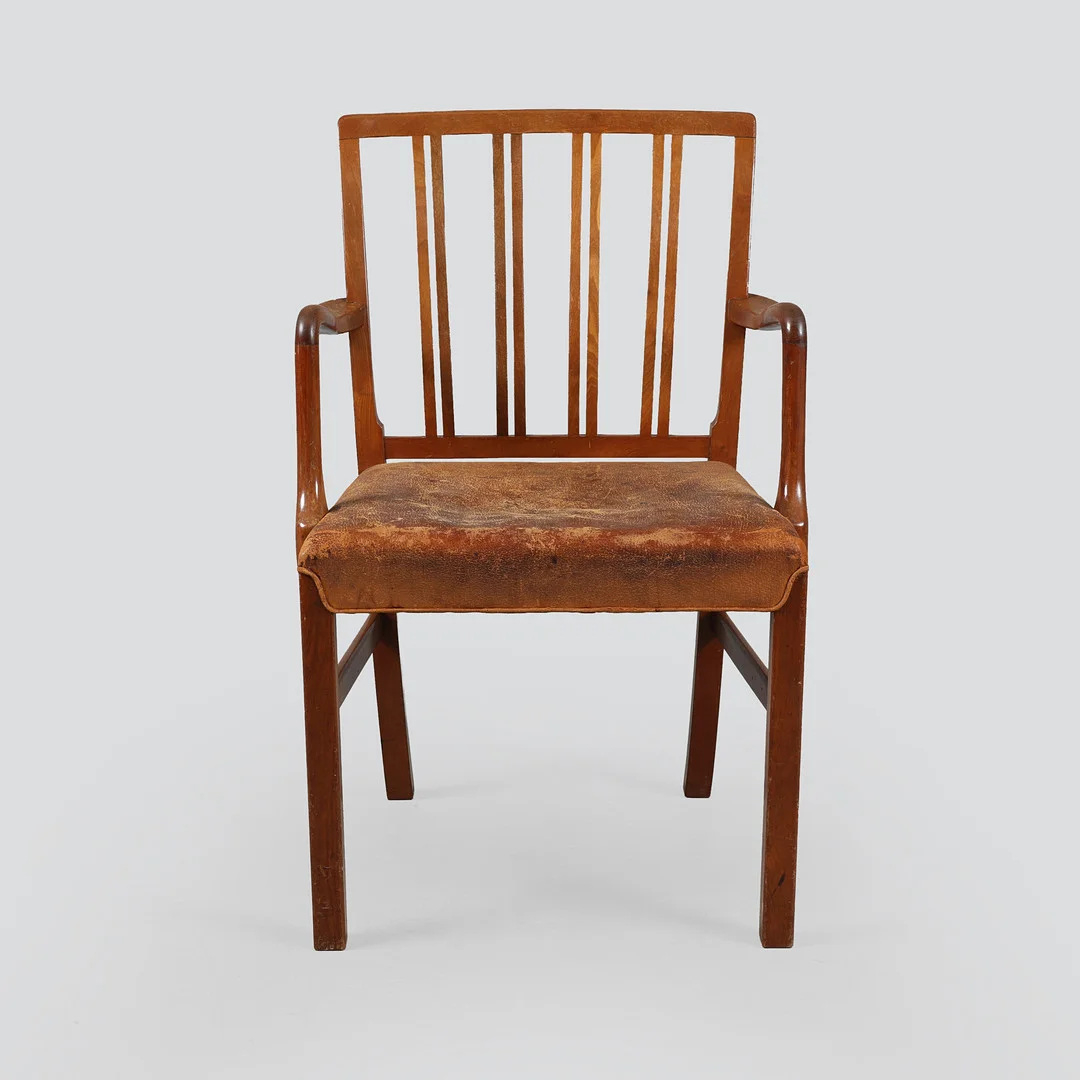 OLE WANSCHER. Fritz Hansen. Armstol af nøddetræ, model 1675, 1940'erne. — Armchairs & Chairs — Bidstrup Auktioner