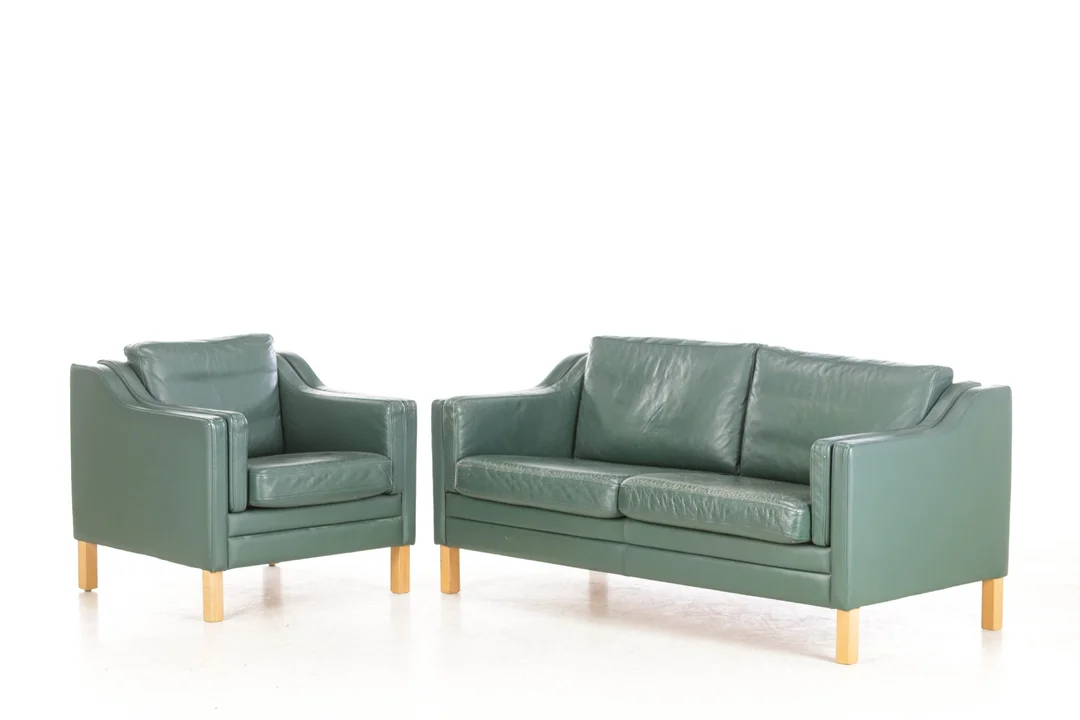 Sofa and armchair (2) — Furniture/Lounge suites, sofas — Lauritz